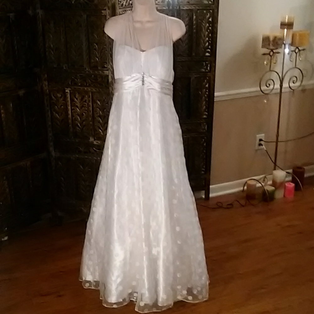 White prom dress, size 13